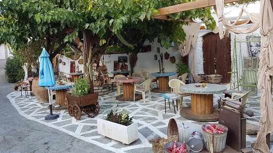 Τhe best places in Rethymno to eat delicious food and taste Cretan cuisine