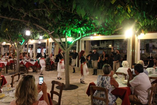 Live Cretan music in Rethymno